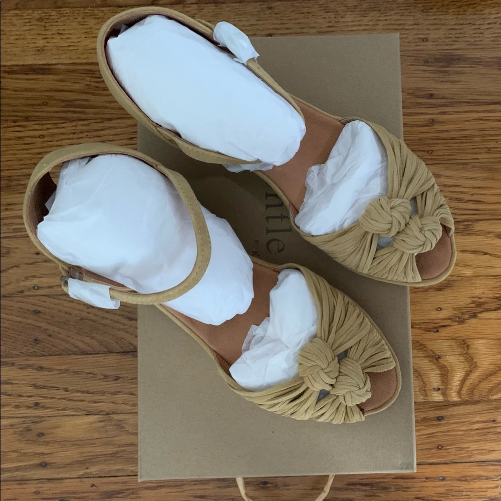 Lily Knot gentle souls